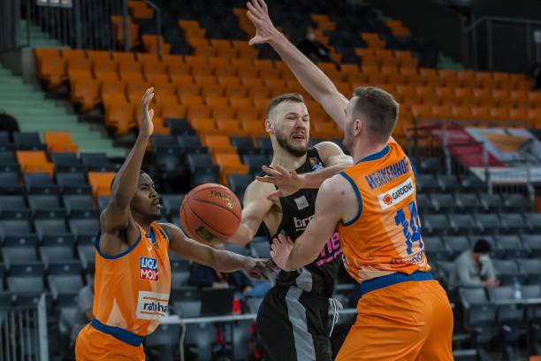 以及成为巴 以及成为巴